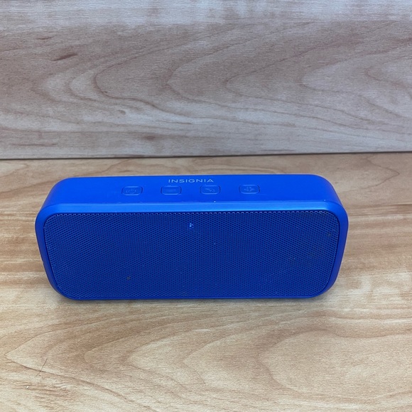 Portable Bluetooth Speaker - Picture 2 of 10